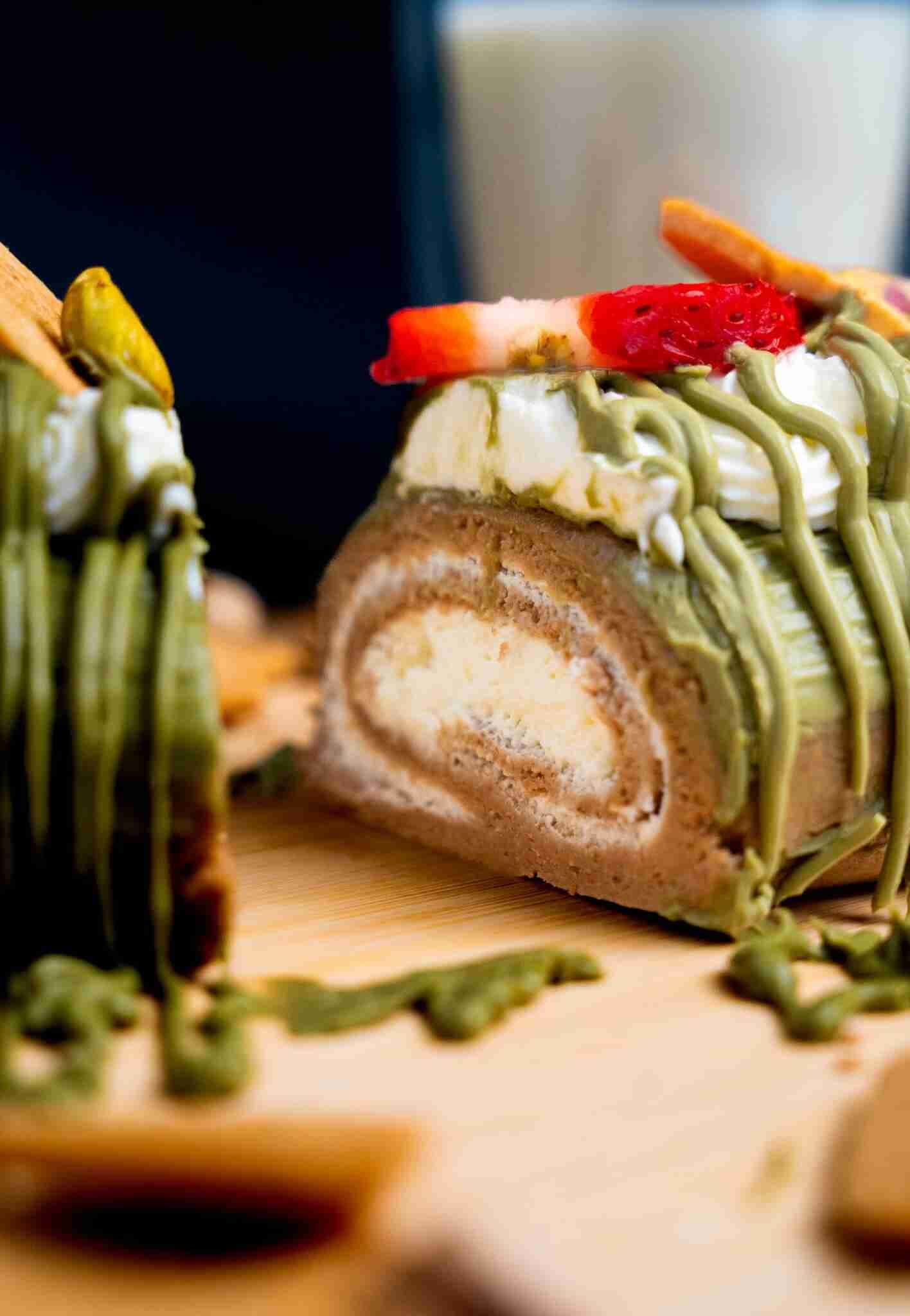 Pistachio Amoré Roll