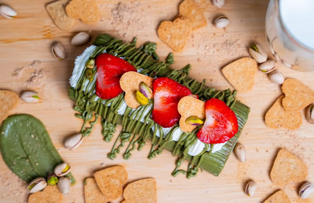 Pistachio Amoré Roll
